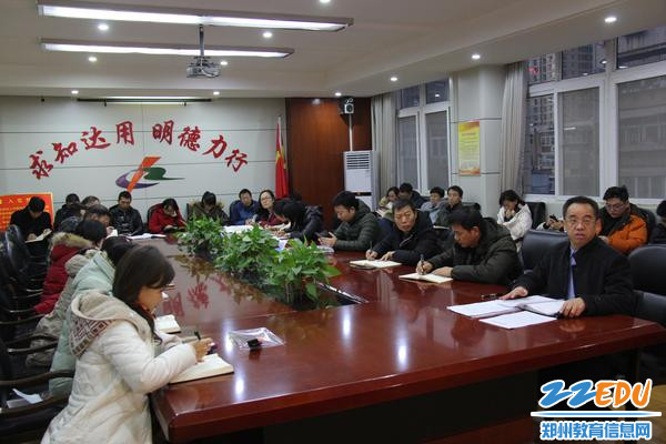 42中全体党员参加培训