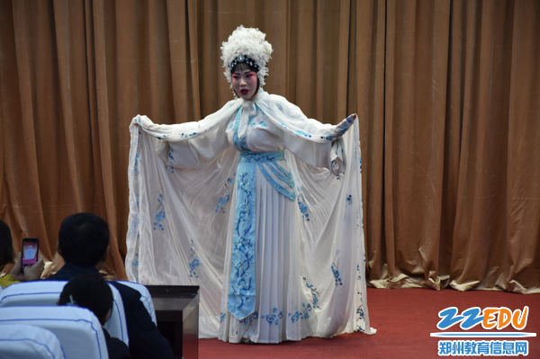 齐二亚老师表演《孟姜女》