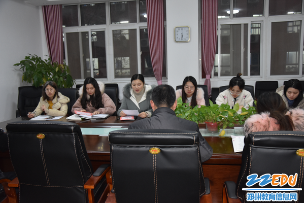 青年教师代表张琼月发言