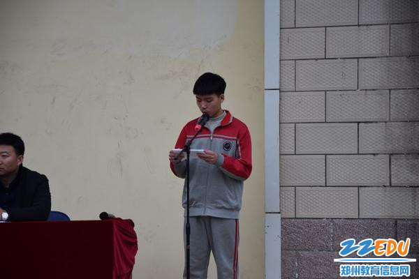 学生代表申豪帅发言1