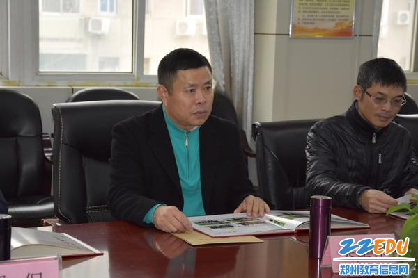 大河龙高尔夫球队爱心人士到郑州42中进行交流1