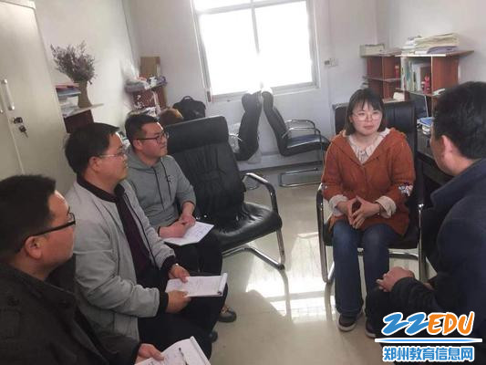 化学骨干教师陈婧开展同课异构课后交流