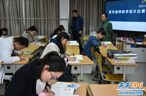 校长于红莲和教学校长孙青山为青年教师们加油鼓劲
