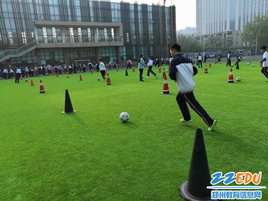 奔跑在绿茵场上