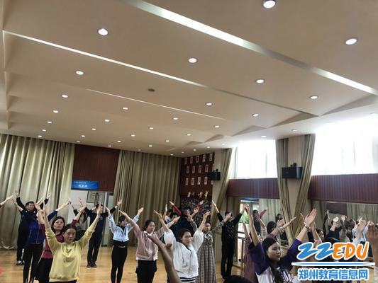 1郑州四十二中备战“第七届体育节”开幕式广播操大会操