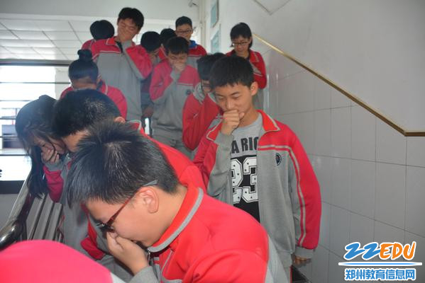 不拥挤、不推搡、不吵闹、不慌乱