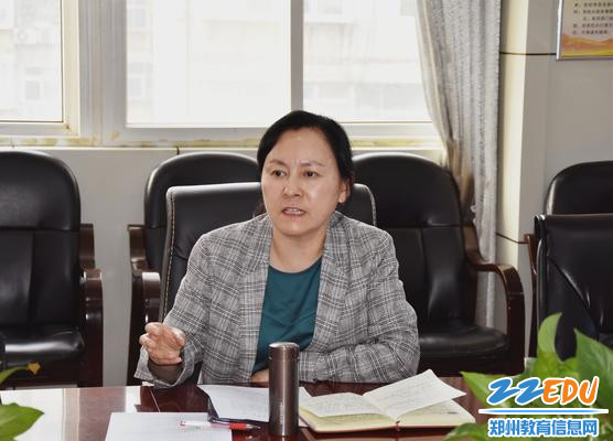 教代会预备会上校长于红莲解读绩效考核分配方案总体指导思想