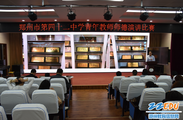 王冰冰老师热情讴歌学校