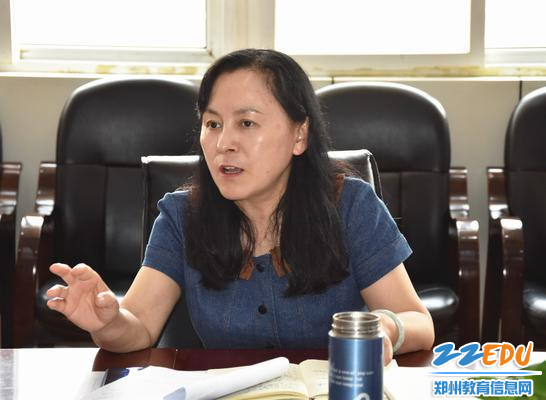 总支书记、校长于红莲指出郑州42中要以《中国共产党党员教育管理工作条例》指导学校党员教育管理