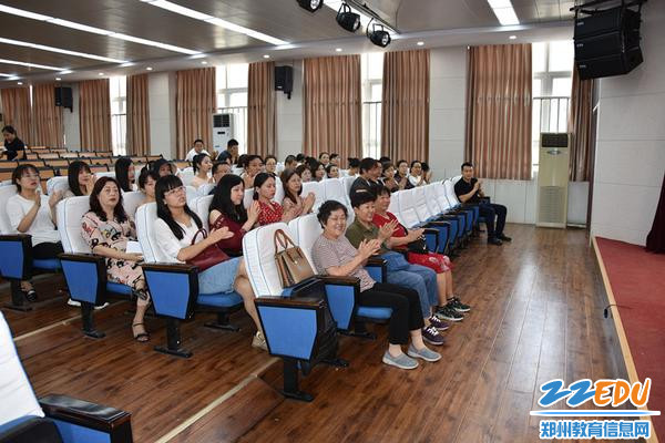 7 退休教师列席“双代会”，对学校制度修改高度拥护