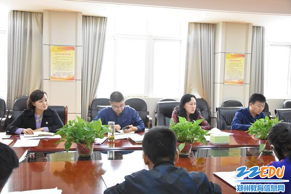 校长于红莲强调：以实际行动践行“不忘初心跟党走，牢记使命见行动”，以昂扬的姿态喜迎新中国七十华诞