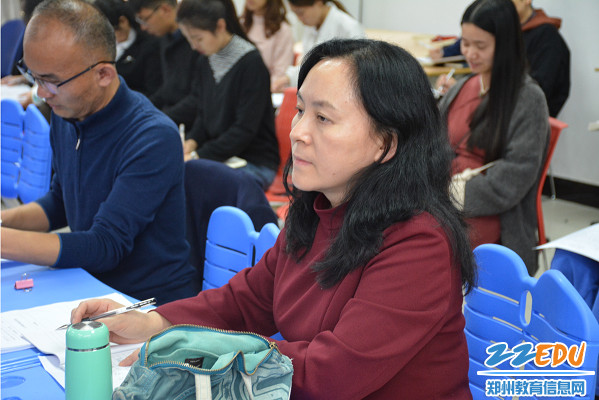 学校党总支书记、校长于红莲亲自观摩指导