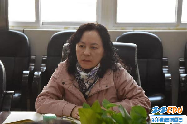 校党总支书记、校长于红莲做安全建设年活动总结