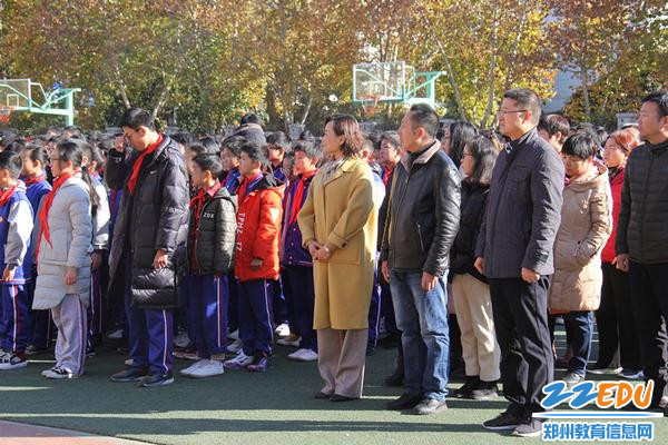4朱阳关镇中学领导参加郑州42中升旗仪式