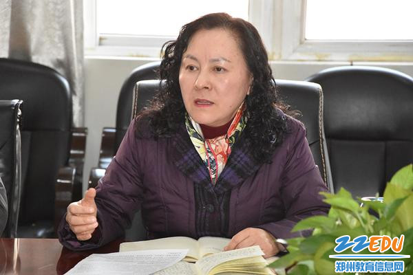 2 校长于红莲全面部署学校卫生防疫工作