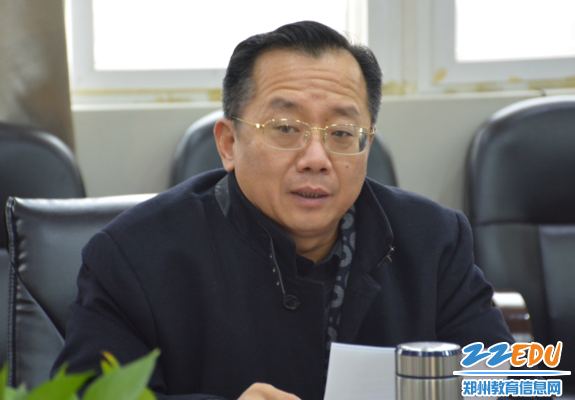 关工委思想政治部部长魏勇宣读通知