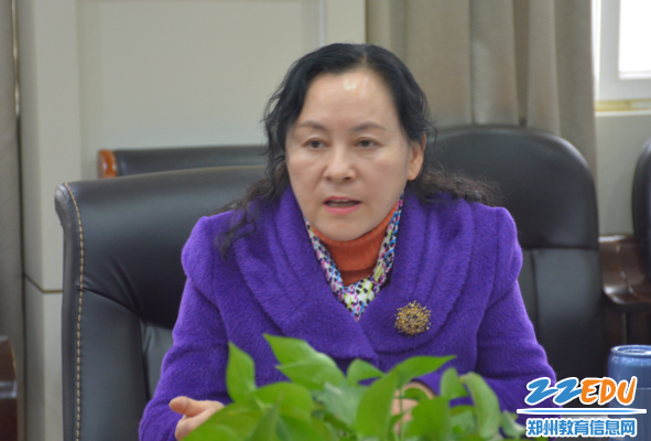 文明礼仪培育部部长于红莲发言