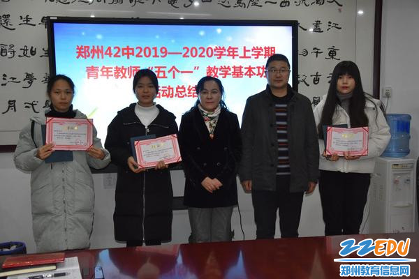 校领导与一等奖获得者合影