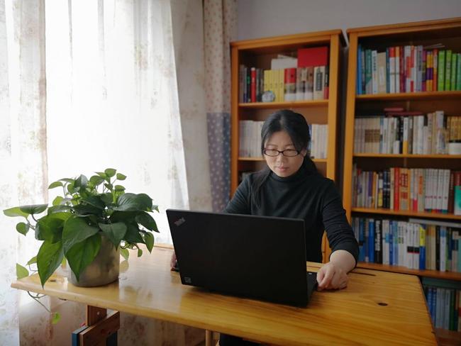2 校医张春燕老师用实际行动筑牢疫情防线，守护师生健康