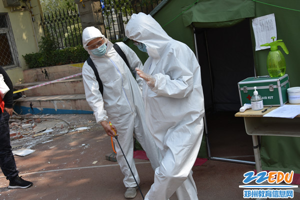 5.对校医使用防护用品进行消毒处理
