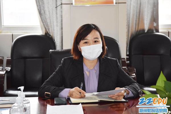 2 郑州42中纪检委员孙捷向全体党员干部通报4起违反中央八项规定精神典型案例