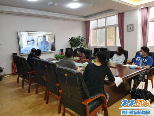 3 第二党支部收看《雄关》，再次感受在抗疫斗争中展现出的国家力量和河南力量_副本