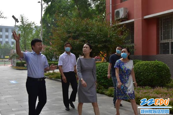 中原区教体局孙冰清副局长到郑州市第四十二中学检查工作