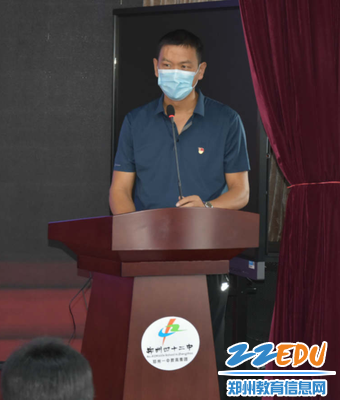 1郑州42中党总支副书记张永耀同志在学习前讲话