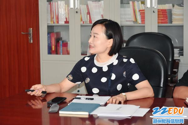 3 郑州42中纪检委员孙捷为党员干部上廉政党课《以案促改 反腐倡廉》
