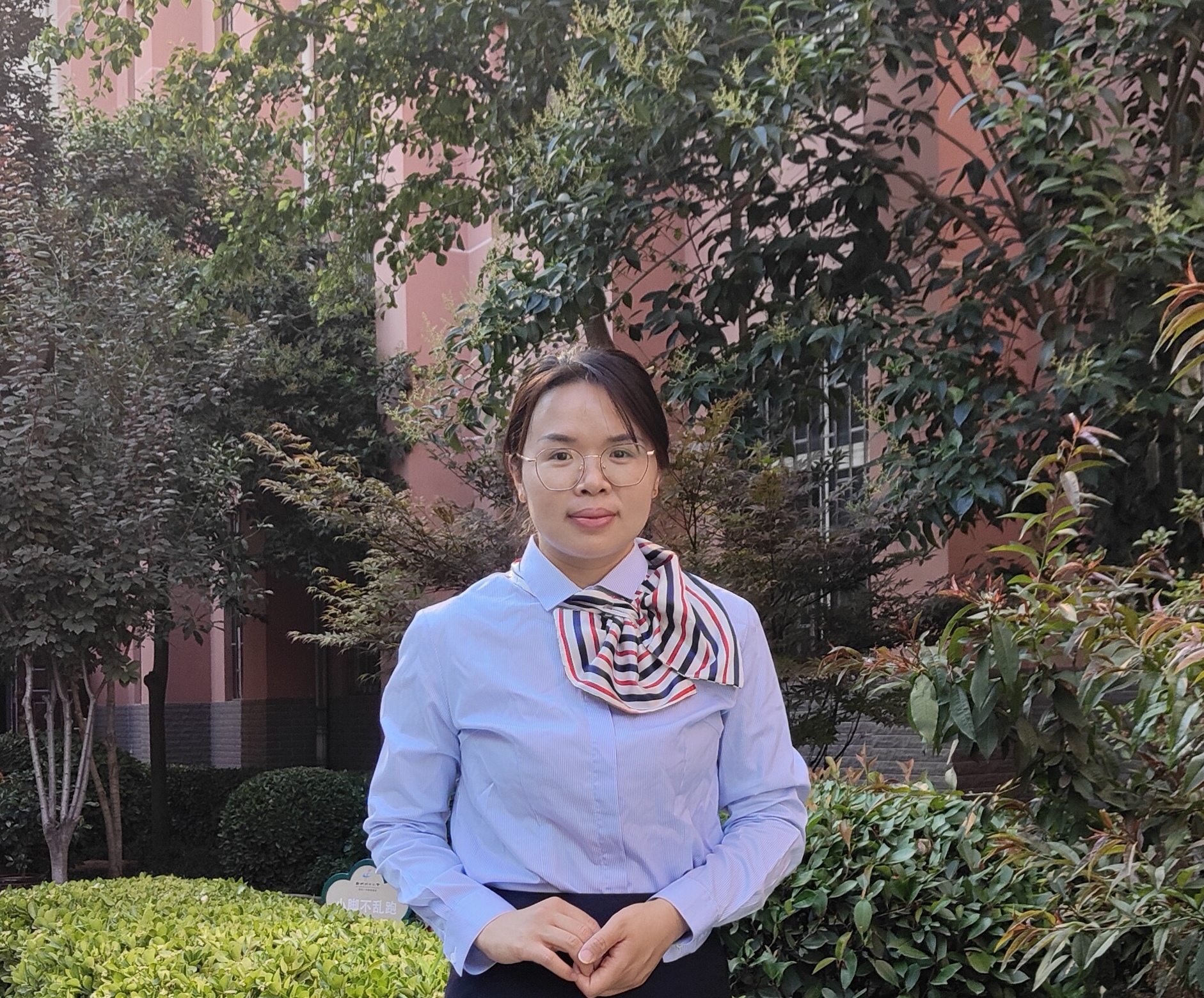 8 陈婧 河南省骨干教师  中学化学一级教师  郑州市优秀共产党员  郑州市师德先进个人.jpg