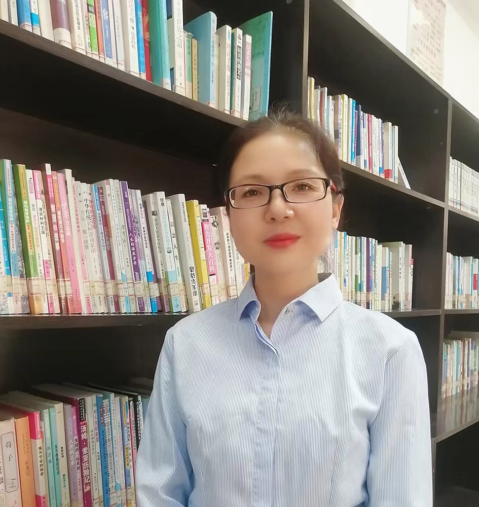 3 寇志华  中学语文高级教师  郑州市名班主任工作室主持人  郑州市十佳班主任  郑州市优秀班主任  郑州市文明教师  郑州市中小学师德先进个人   郑州市普通中学教育教学先进个人.jpg