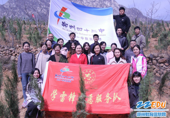 42中党员教师参加义务植树活动