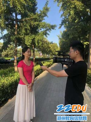 郑州42中汤春叶老师接受郑州市教育电视台采访