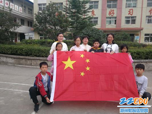 在三门峡卢氏县支教的邵俊杰、张灵芝、付利三位老师和学生对祖国深情告白