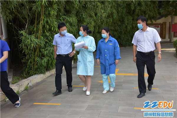 中原区汝河路卫生部门到郑州42中指导疫情防控工作